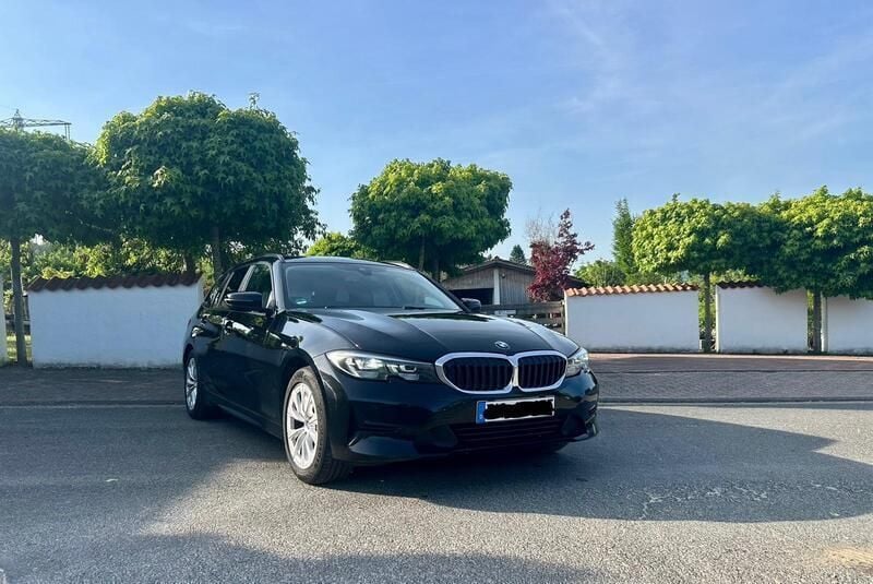 Schwarz Gebraucht 2020 BMW 318 M Sport Kombi | 19.666 € (Fairer Preis) - Bild 1/4