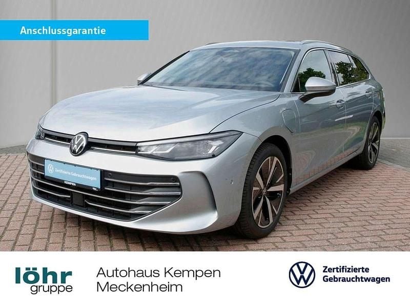 Oyster silver metallic Gebraucht 2024 VW Passat Business Kombi | 36.360 € (Guter Preis) - Bild 1/3