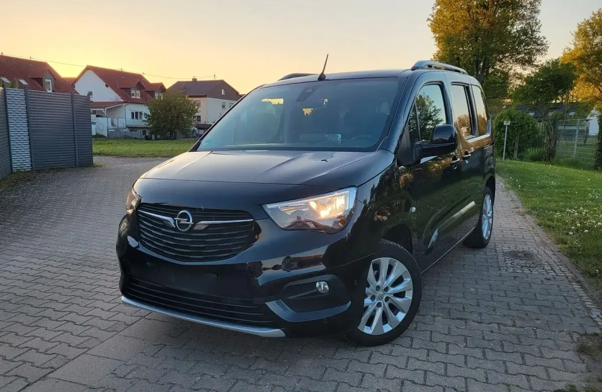 Gebraucht Opel Combo Life Innovation 110 PS (80 kW) 2018 Schwarz Kombi