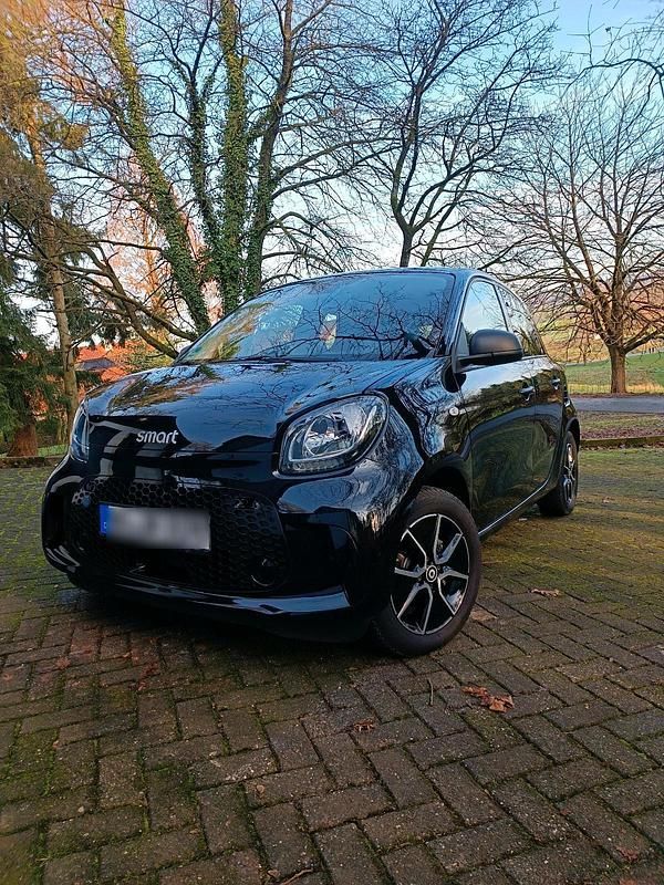 Schwarz Gebraucht 2020 Smart ForFour Electric Drive Passion Limousine | 8.450 € (Fairer Preis) - Bild 1/4
