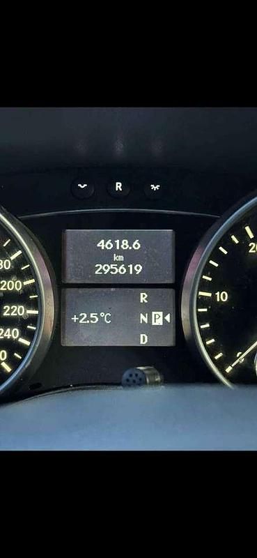 Gebraucht Mercedes ML320 224 PS (164 kW) 2006 Schwarz SUV