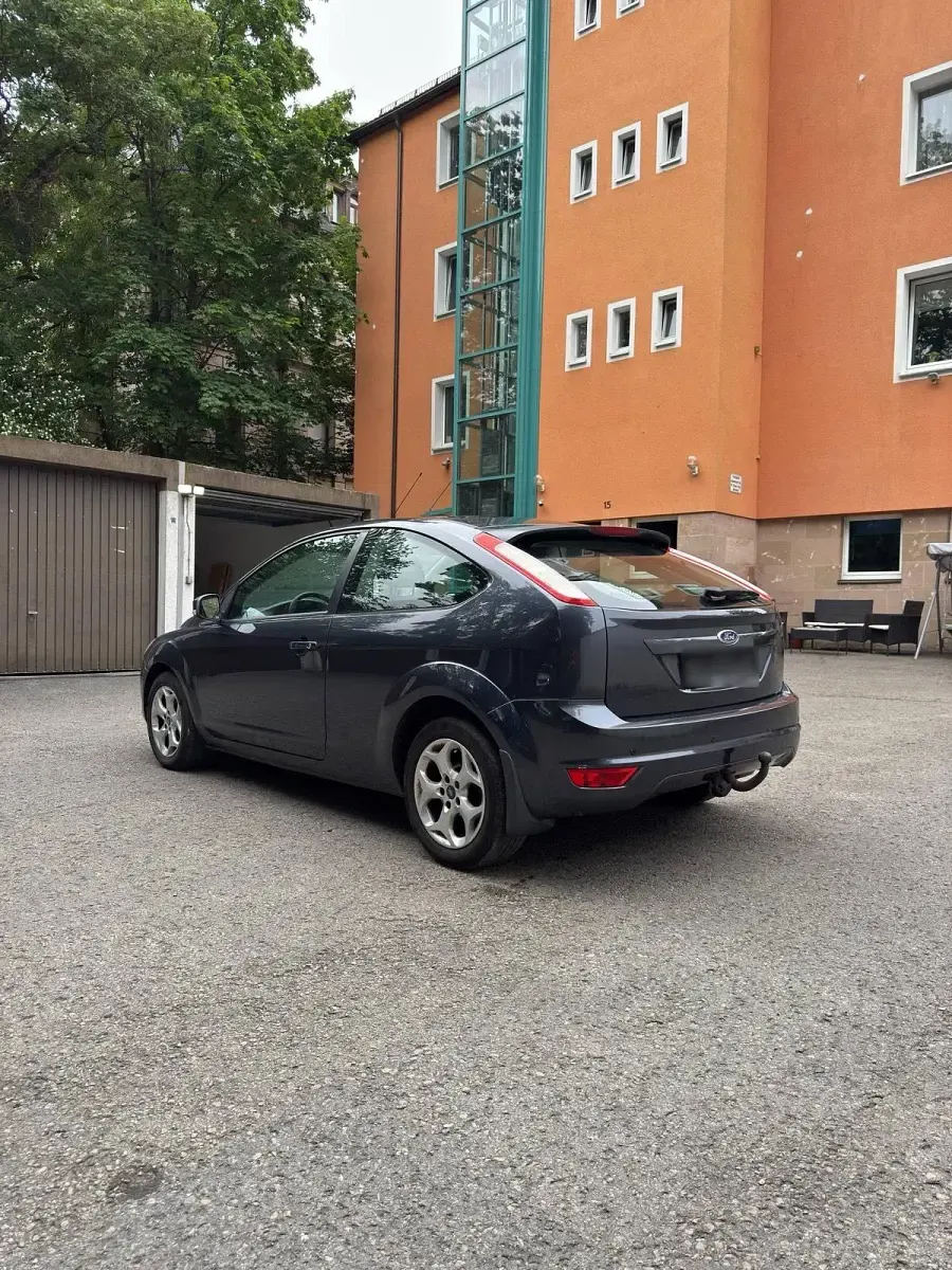 Gebraucht Ford Focus 105 PS (77 kW) 2009 Grau Coupé