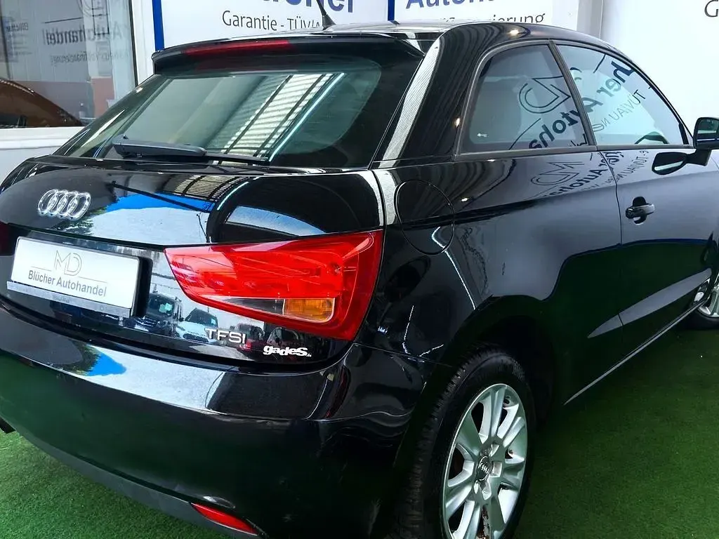 Gebraucht Audi A1 Attraction 86 PS (63 kW) 2012 Schwarz Kleinwagen