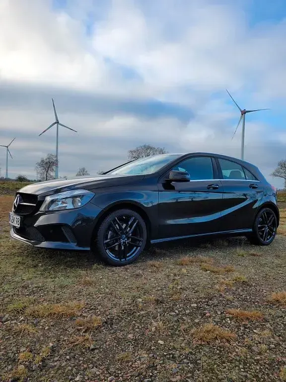 Gebraucht Mercedes A180 Style 122 PS (89 kW) 2015 Schwarz Kleinwagen