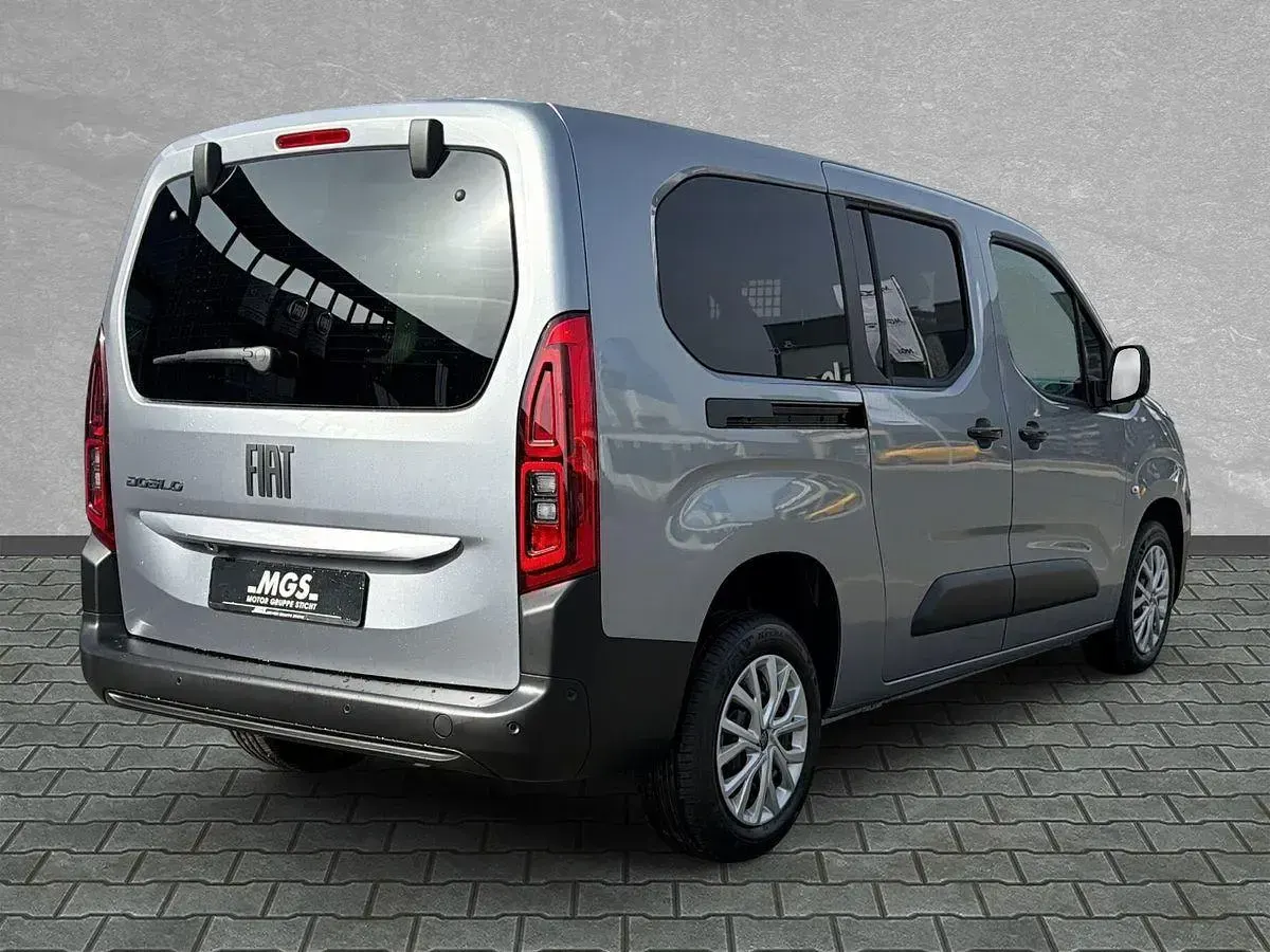 Neu Fiat Doblò 131 PS (96 kW) 2026 Maestro grau Van / Kleinbus
