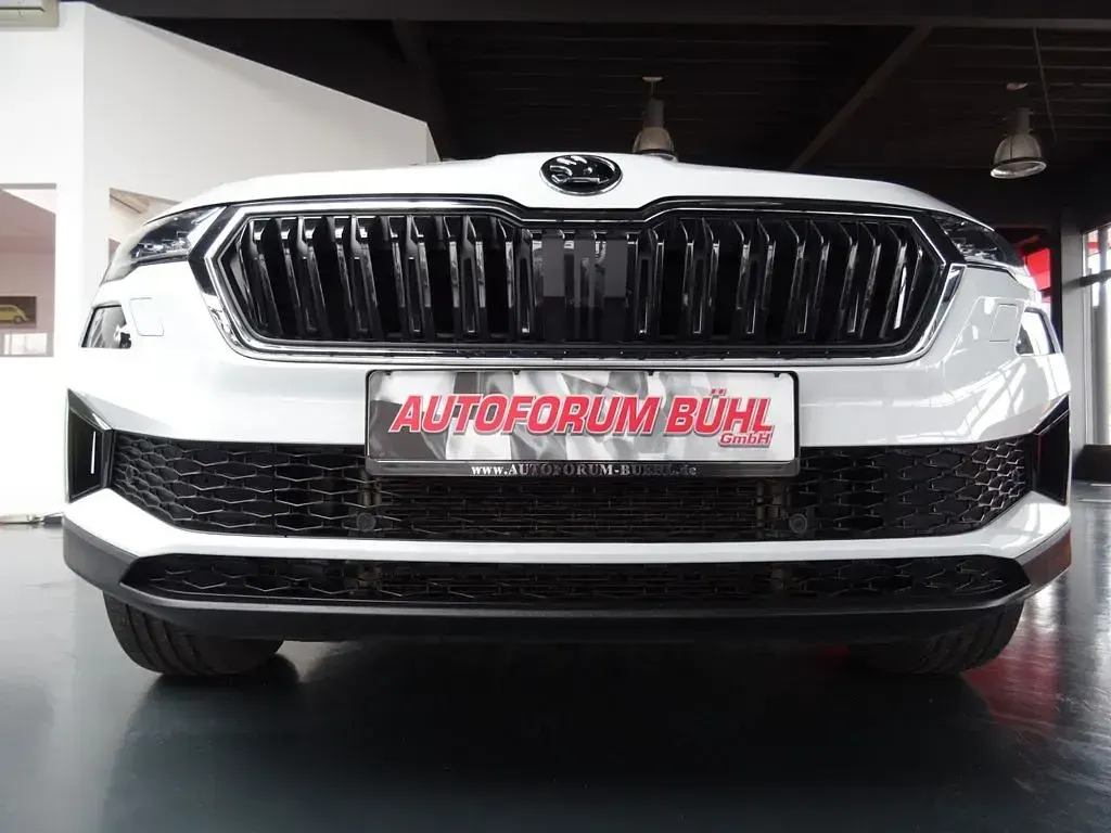 Gebraucht Skoda Karoq Tour 150 PS (110 kW) 2022 Weiß SUV