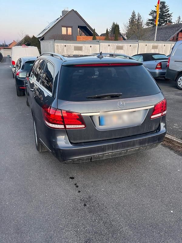 Gebraucht Mercedes E250 204 PS (150 kW) 2013 Grau Kombi