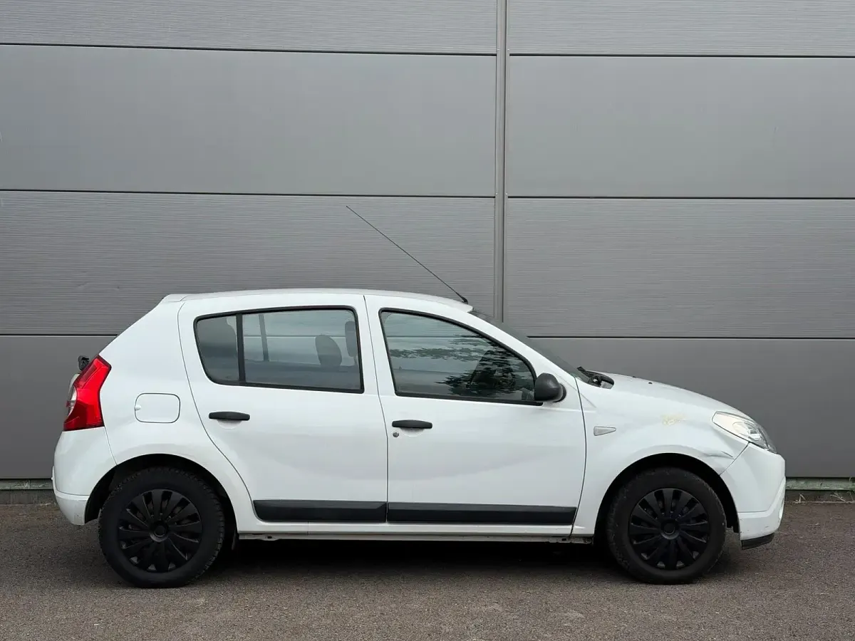 Gebraucht Dacia Sandero 75 PS (55 kW) 2010 Weiß Limousine