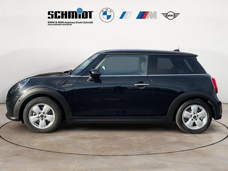 Gebraucht Mini Cooper Essential 136 PS (100 kW) 2024 (schwarz)  midnight black Kleinwagen