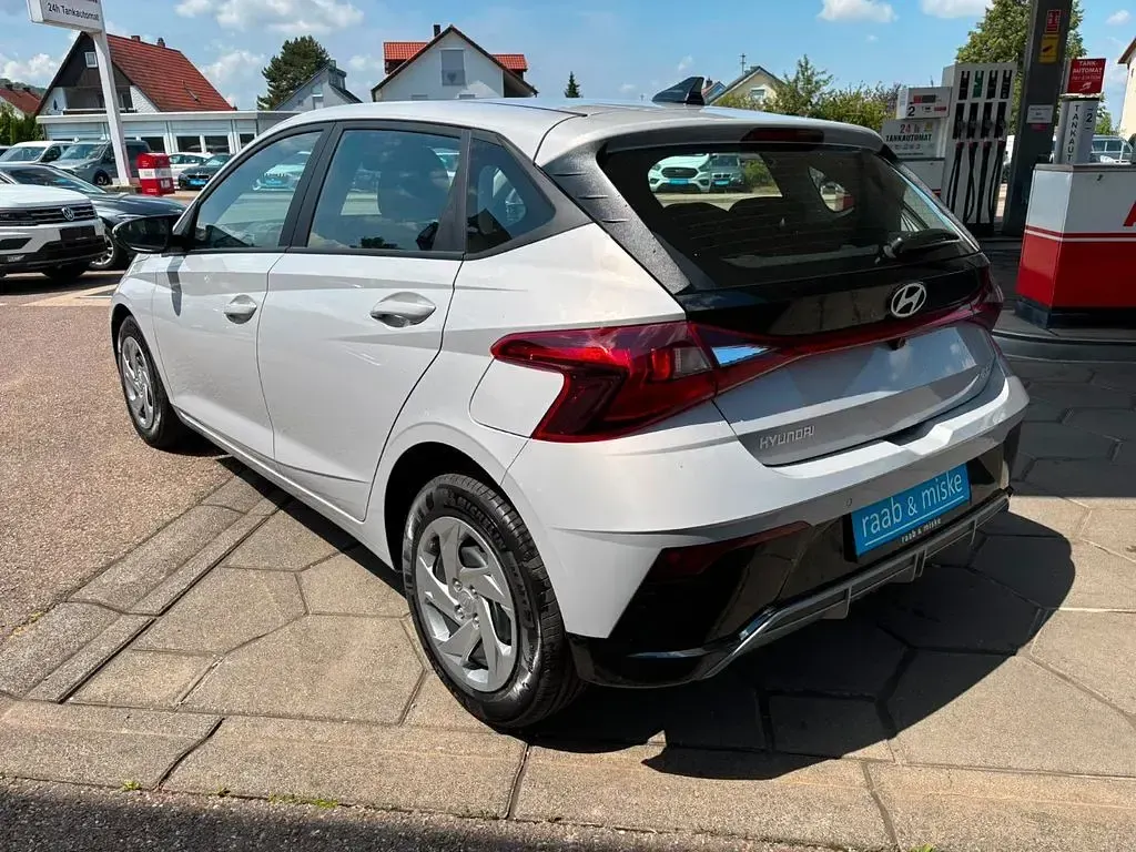 Neu Hyundai i20 Comfort 90 PS (66 kW) 2026 Grau Kleinwagen