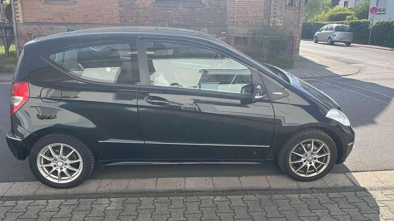 Gebraucht Mercedes A160 95 PS (69 kW) 2010 Schwarz Kleinwagen