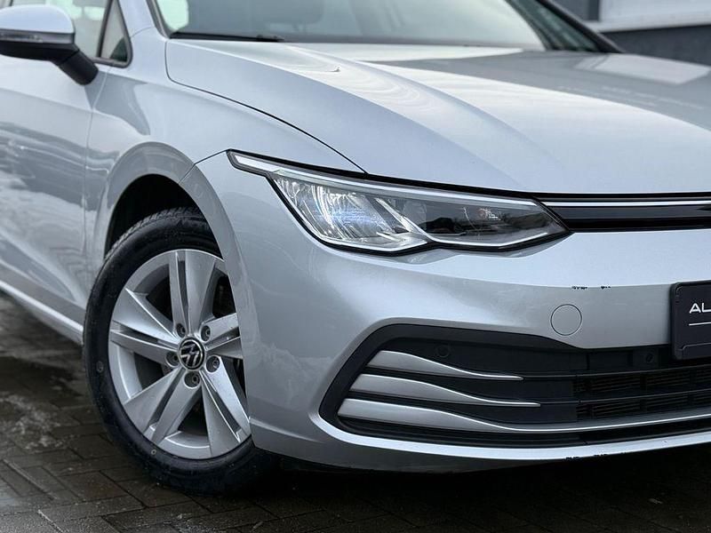 Gebraucht VW Golf Life 116 PS (85 kW) 2023 Silber Limousine