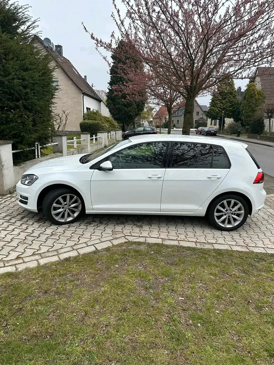 Gebraucht VW Golf VII 105 PS (77 kW) 2015 Weiß Limousine