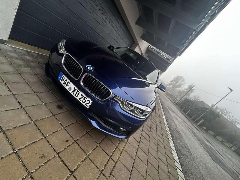 Gebraucht BMW 330 Luxury Line 252 PS (185 kW) 2018 Blau Limousine