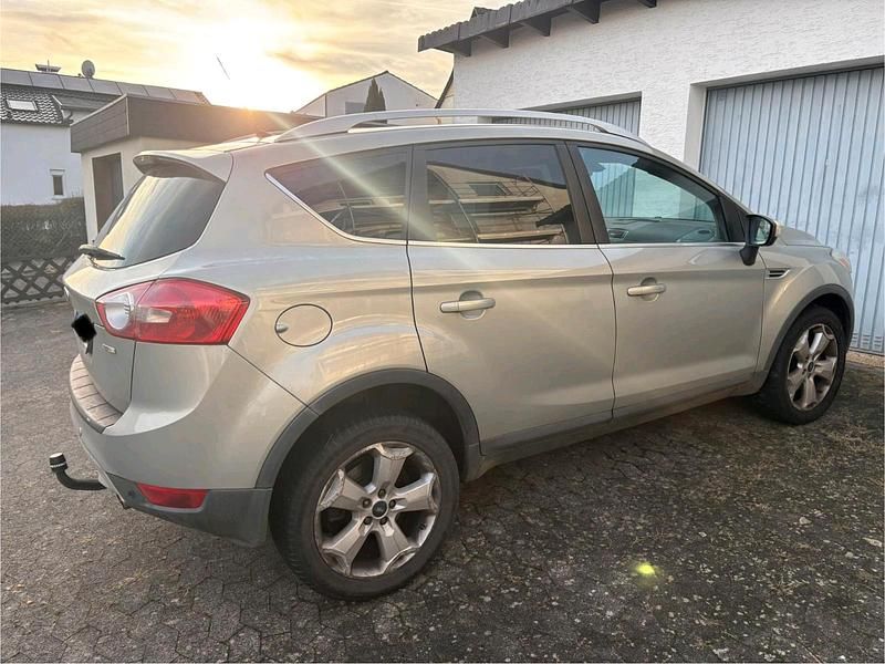 Gebraucht Ford Kuga 140 PS (102 kW) 2010 Silber SUV