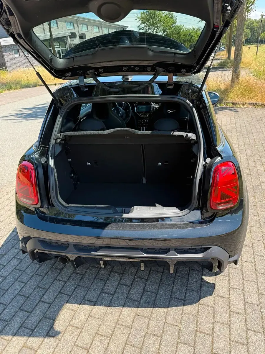 Gebraucht Mini Cooper 136 PS (100 kW) 2024 Schwarz Kleinwagen
