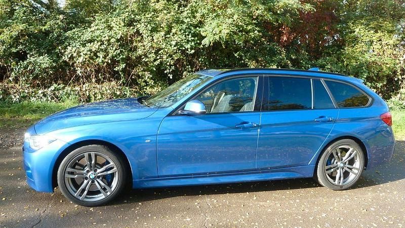 Blau Gebraucht 2016 BMW 330 M Sport Kombi | 15.900 € (Superpreis) - Bild 1/4