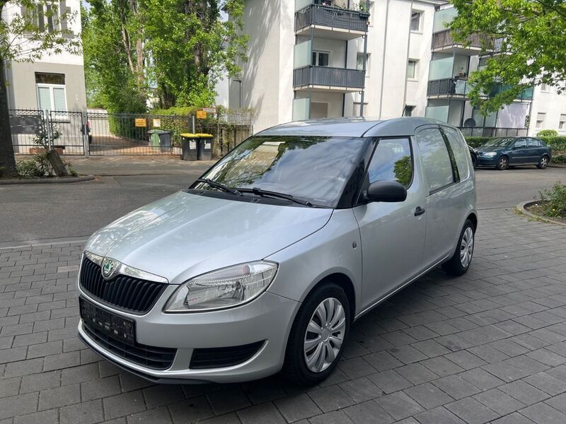 Silber Gebraucht 2011 Skoda Roomster Kombi | 2.990 € (Fairer Preis) - Bild 1/4