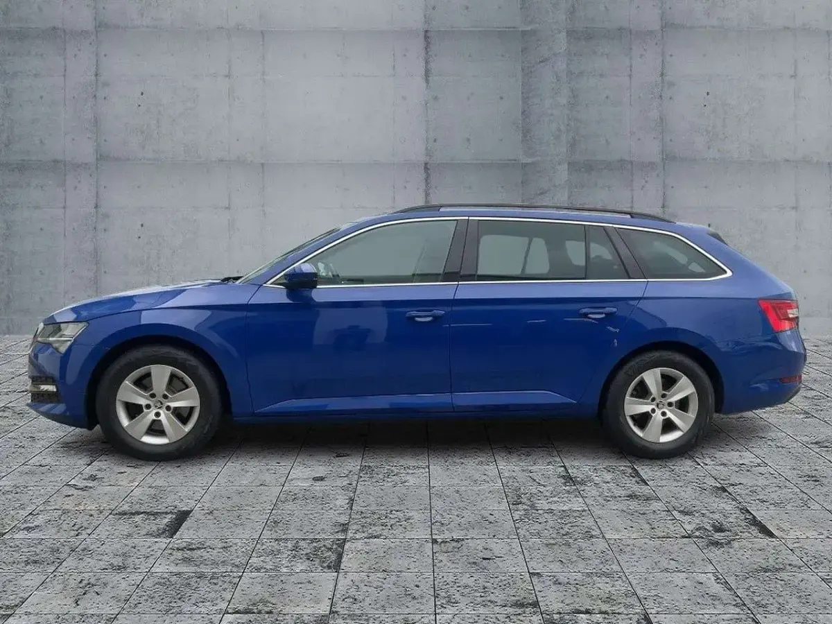 Gebraucht Skoda Superb Ambition 150 PS (110 kW) 2023 Energyblau Kombi