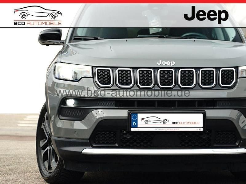 Grau Gebraucht 2022 Jeep Compass Limited SUV | 21.790 € (Superpreis) - Bild 1/4