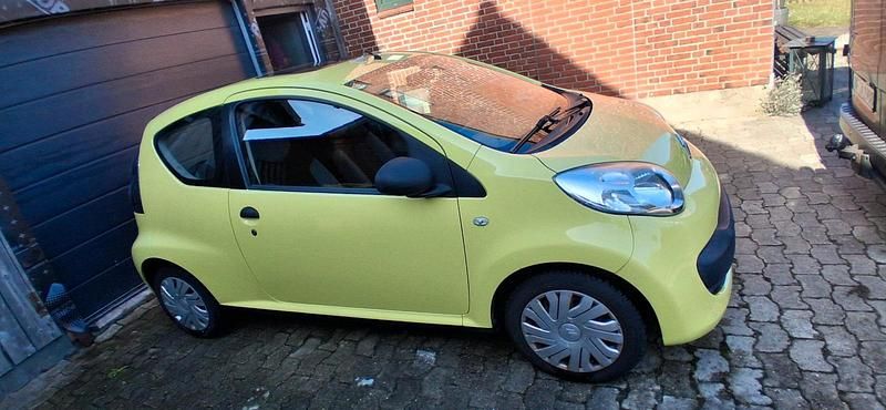Gelb Gebraucht 2007 Citroën C1 Kleinwagen | 1.800 € (Fairer Preis) - Bild 1/4