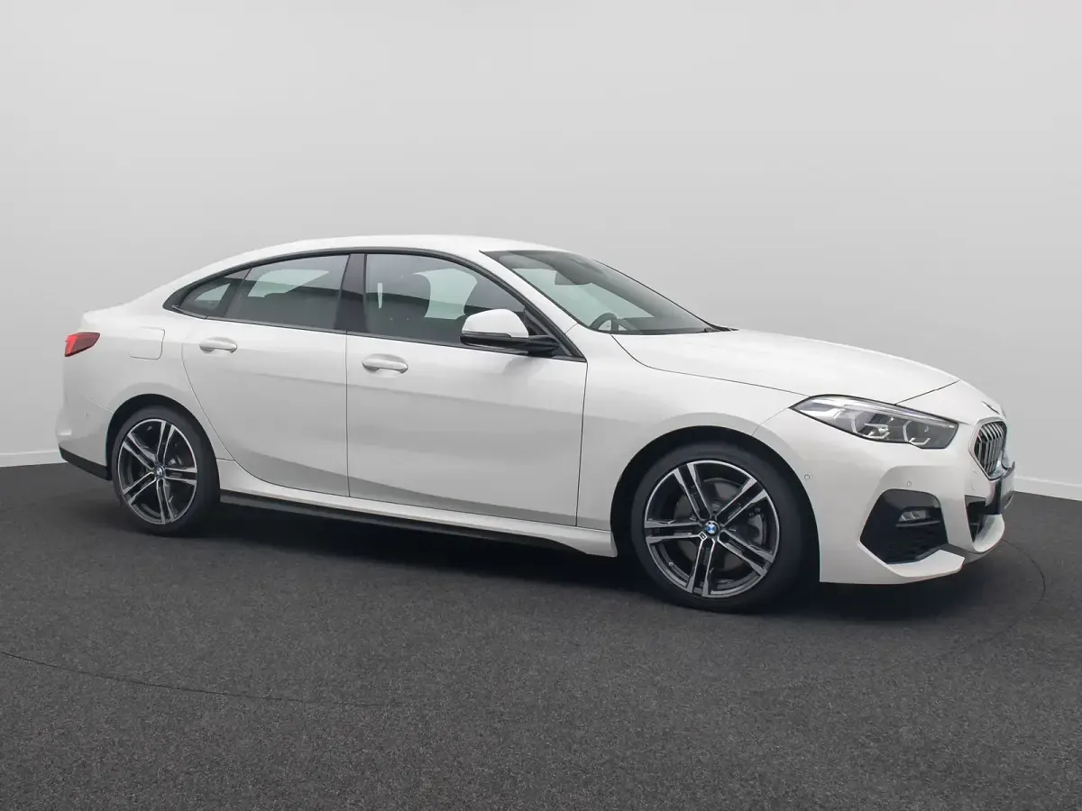 Gebraucht BMW 220 M Sport 190 PS (139 kW) 2023 Alpinweiã uni300 Limousine