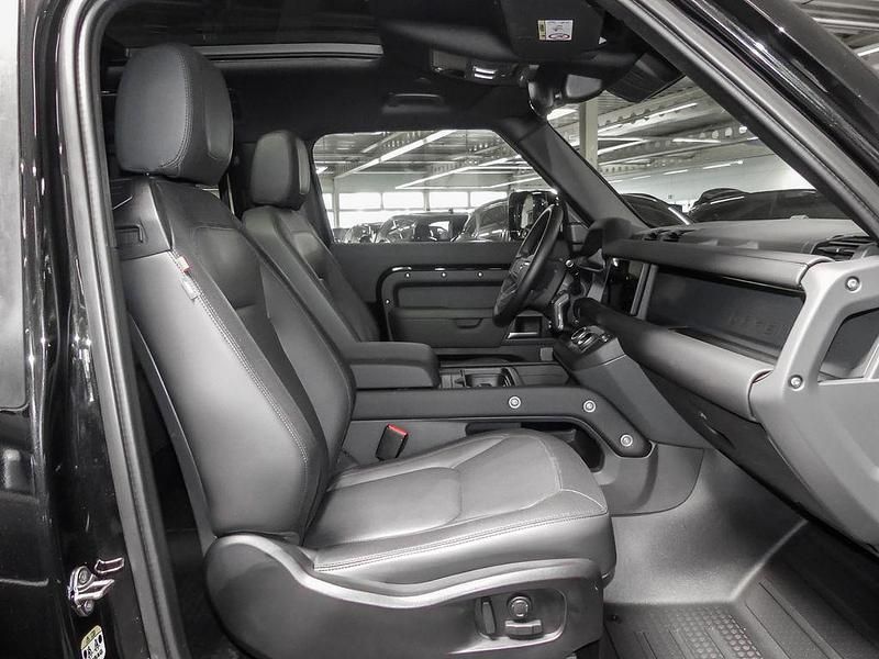 Gebraucht Land Rover Defender SE Dynamic 249 PS (183 kW) 2023 Santorini black SUV