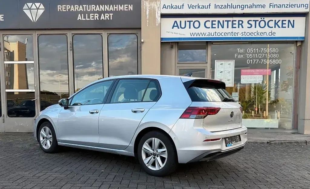 Gebraucht VW Golf VIII Life 150 PS (110 kW) 2022 Silber Limousine