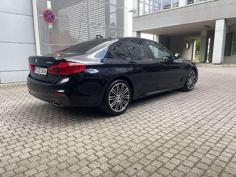 Schwarz Gebraucht 2019 BMW 530e M Sport Limousine | 26.900 € (Guter Preis) - Bild 1/4