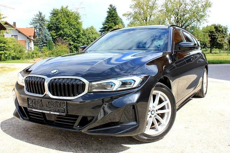Saphirschwarz Gebraucht 2023 BMW 318 Sport Line Kombi | 29.590 € (Fairer Preis) - Bild 1/4