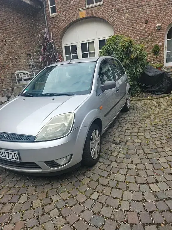 Gebraucht Ford Fiesta 80 PS (58 kW) 2005 Silber Kleinwagen