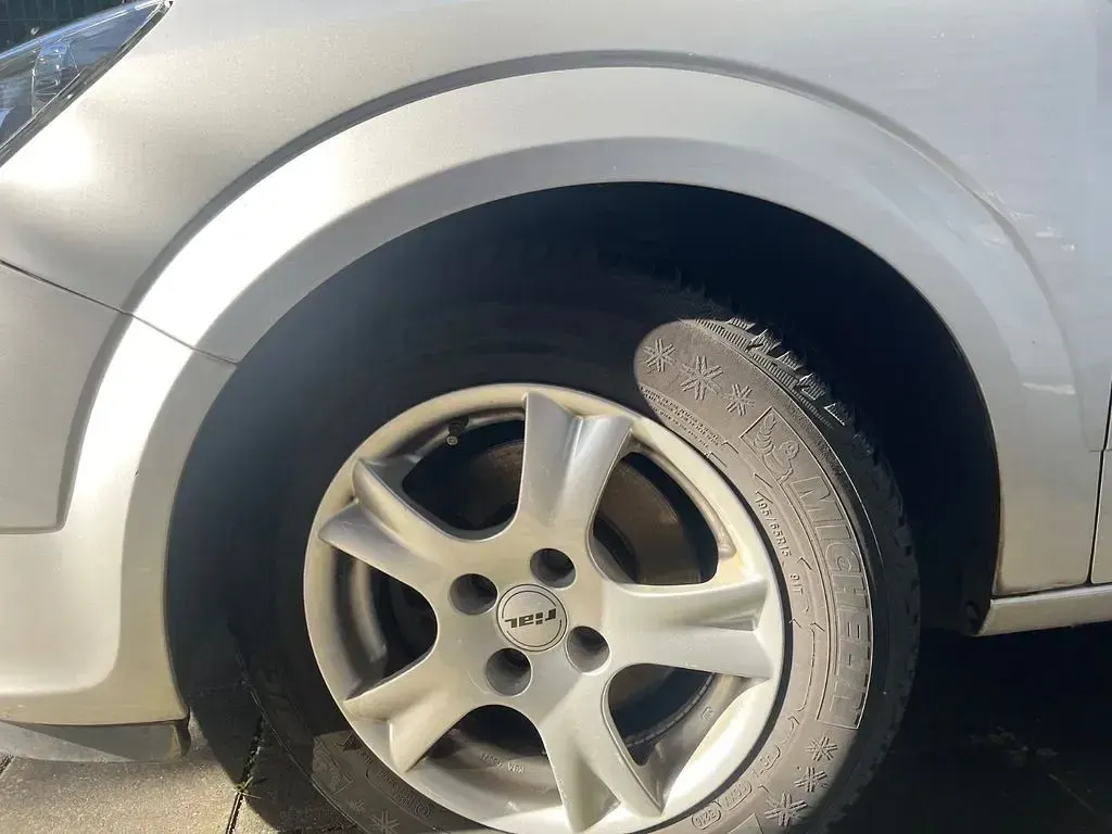 Second-hand Opel Astra 90 CP (66 kW) 2004 Argintiu Berlinǎ