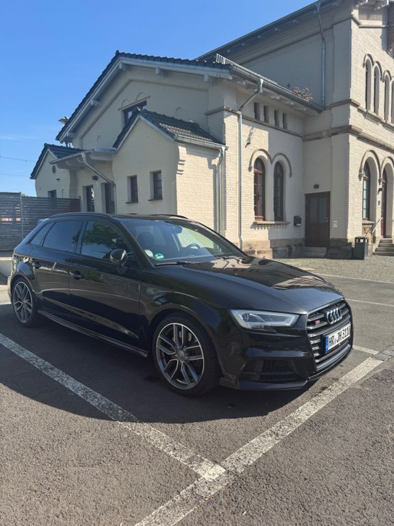 Schwarz Gebraucht 2017 Audi S3 Sport Limousine | 24.899 € (Fairer Preis) - Bild 1/4