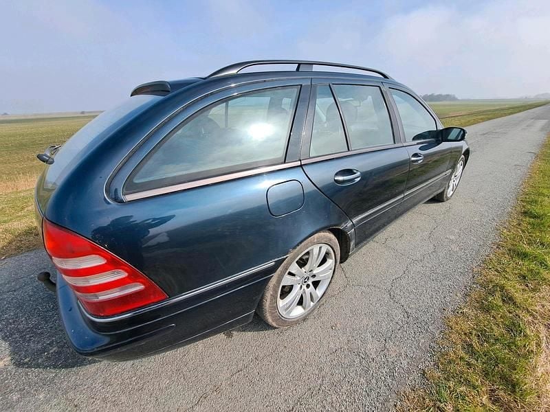 Gebraucht Mercedes C180 105 PS (77 kW) 2003 Schwarz Kombi