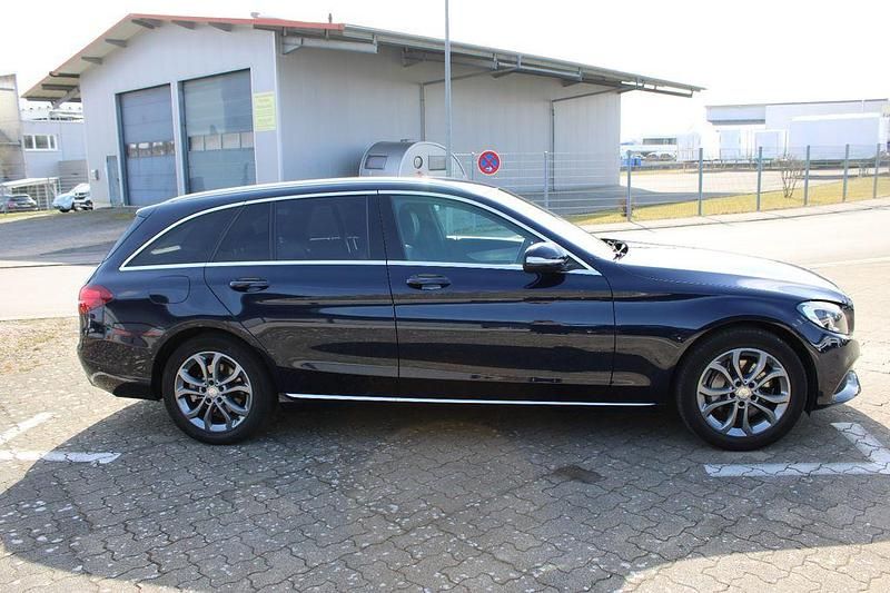 Gebraucht Mercedes C250 211 PS (155 kW) 2015 Blau Kombi