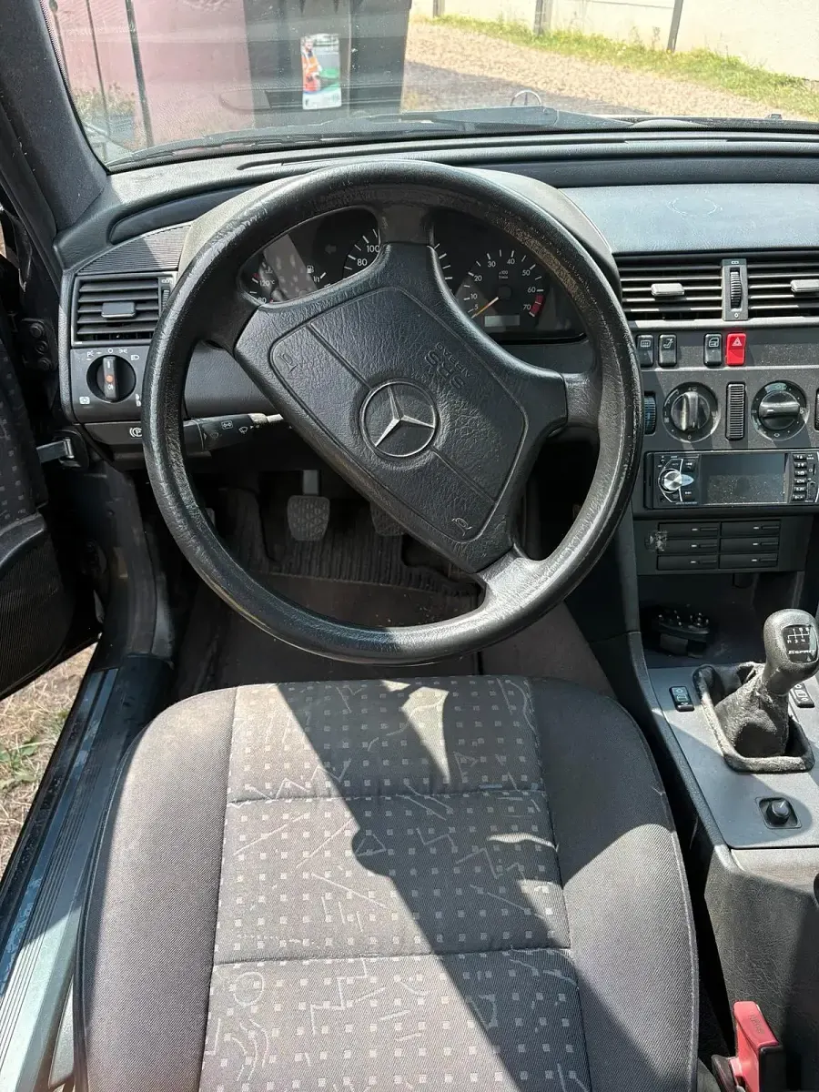 Gebraucht Mercedes C180 122 PS (89 kW) 1995 Grau Limousine