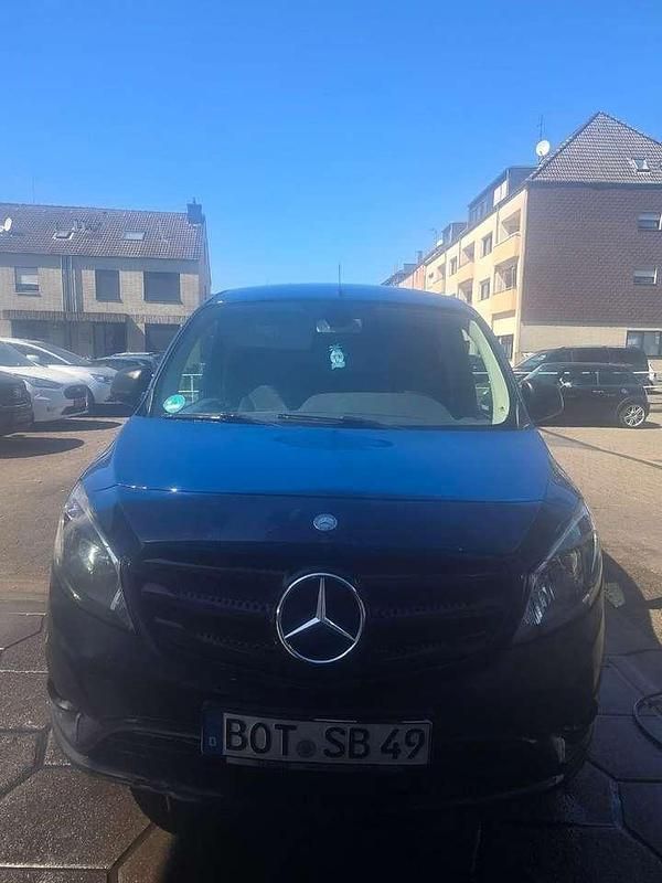 Tintenblau Gebraucht 2017 Mercedes Citan 109 Van / Kleinbus | 8.600 € (Teuer) - Bild 1/4