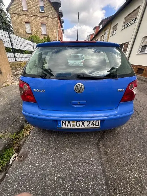 Second-hand VW Polo Comfortline 101 CP (74 kW) 2004 Albastru Hatchback