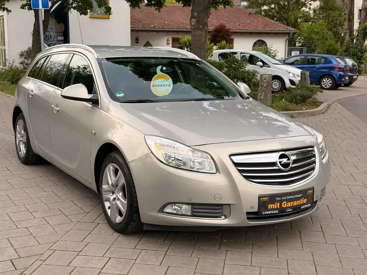 Gebraucht Opel Insignia Edition 160 PS (117 kW) 2011 Grau Kombi