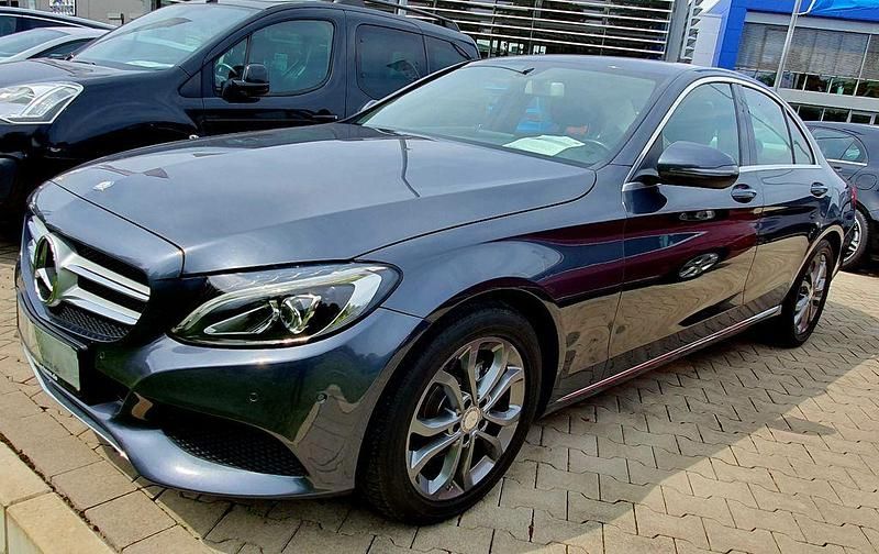 Grau Gebraucht 2016 Mercedes C180 Business Limousine | 15.110 € (Fairer Preis) - Bild 1/4