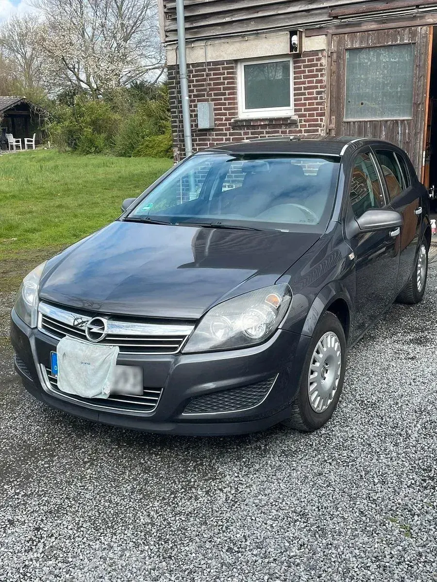 Second-hand Opel Astra 90 CP (66 kW) 2009 Negru Berlinǎ