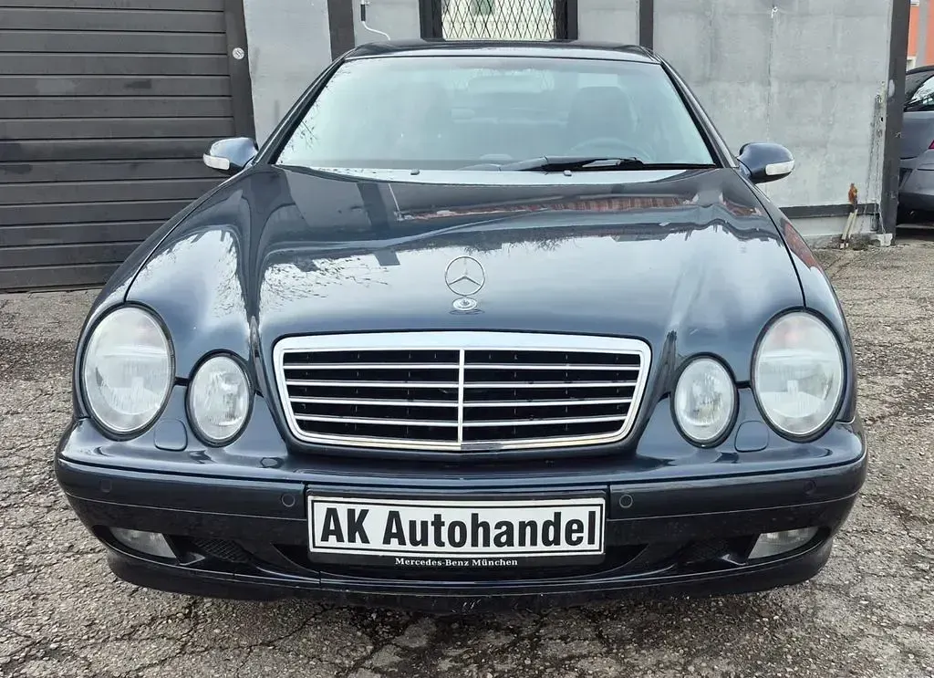 Gebraucht Mercedes CLK320 Elegance 218 PS (160 kW) 2001 Schwarz Coupé