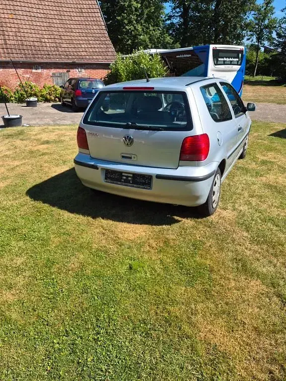 Gebraucht VW Polo Trendline 60 PS (44 kW) 2000 Silber Limousine