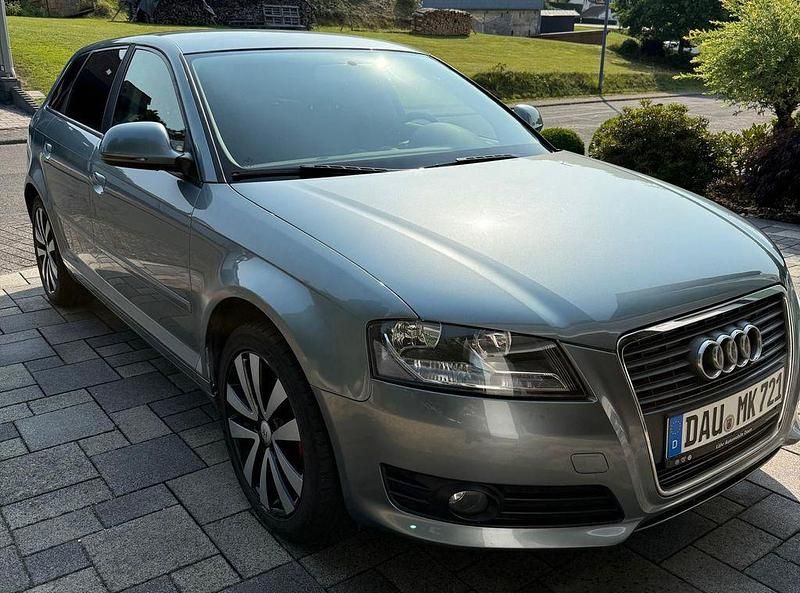 Grau Gebraucht 2009 Audi A3 Sportback Ambiente Limousine | 5.000 € (Superpreis) - Bild 1/4