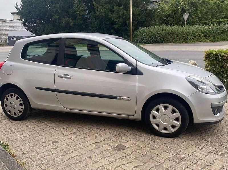 Gebraucht Renault Clio II Rip Curl 75 PS (55 kW) 2008 Platingrau Kleinwagen