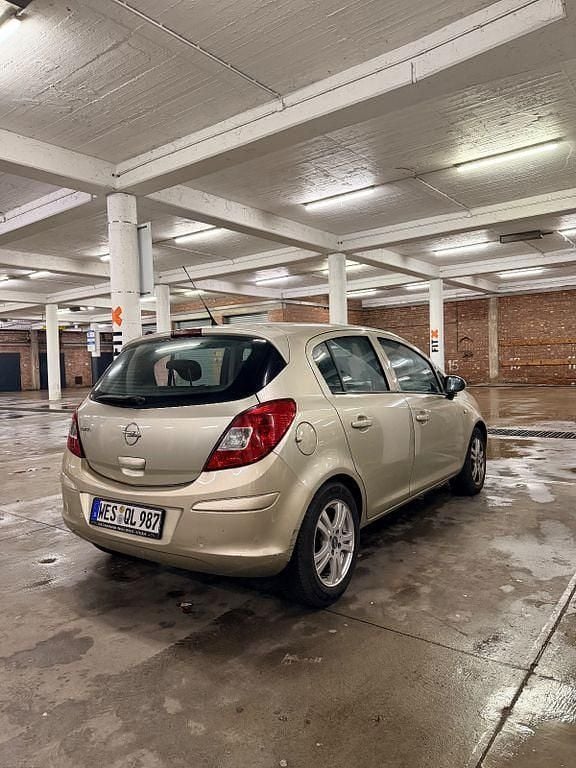 Gebraucht Opel Corsa Edition 80 PS (58 kW) 2010 Gold Kleinwagen