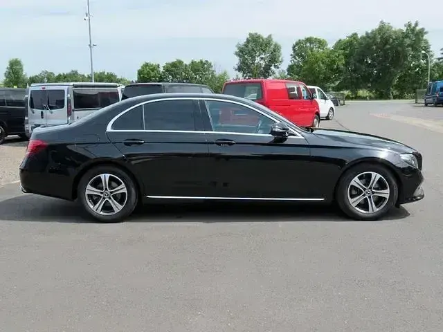 Gebraucht Mercedes E220 Avantgarde 194 PS (142 kW) 2018 Obsidianschwarz  metalliclack Limousine