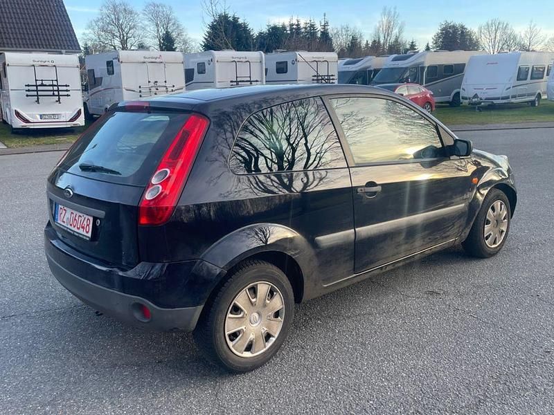 Gebraucht Ford Fiesta Ambiente 60 PS (44 kW) 2006 Blau Kleinwagen