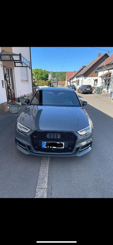 Grau Gebraucht 2017 Audi S3 Limousine | 25.500 € (Fairer Preis) - Bild 1/4
