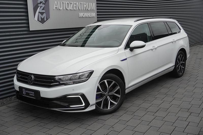 Sonderlackierung purewhite Gebraucht 2021 VW Passat GTE Kombi | 23.990 € (Fairer Preis) - Bild 1/4